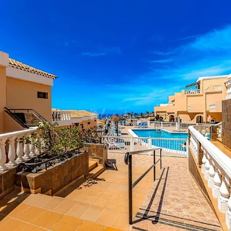 Paulmarie With Sunny Terrace Ocean View דירה אדחה